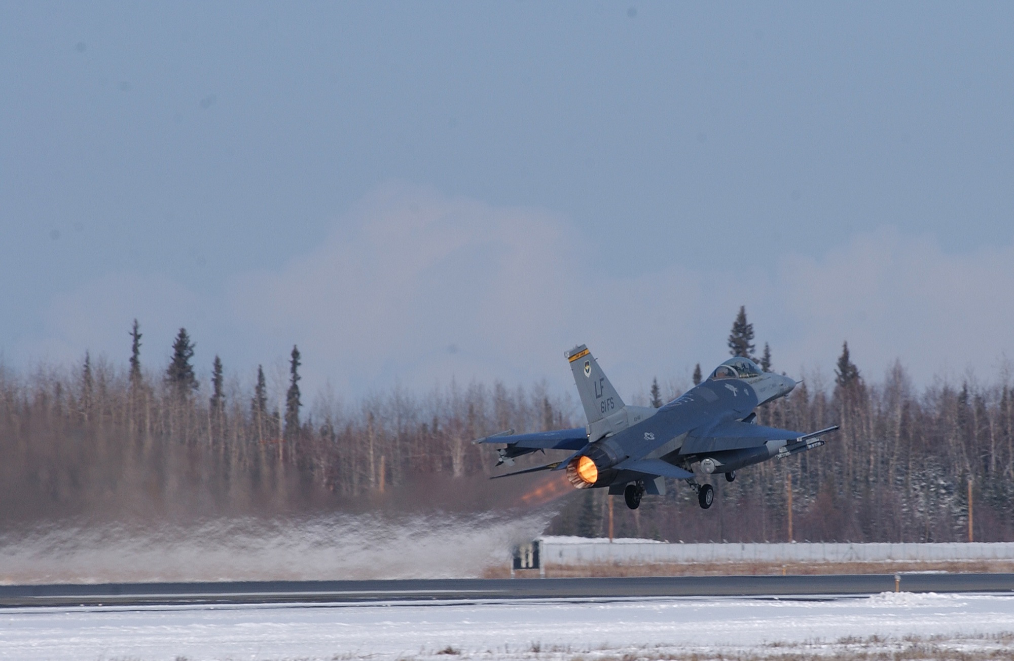 f16takeoff_20080416.jpg