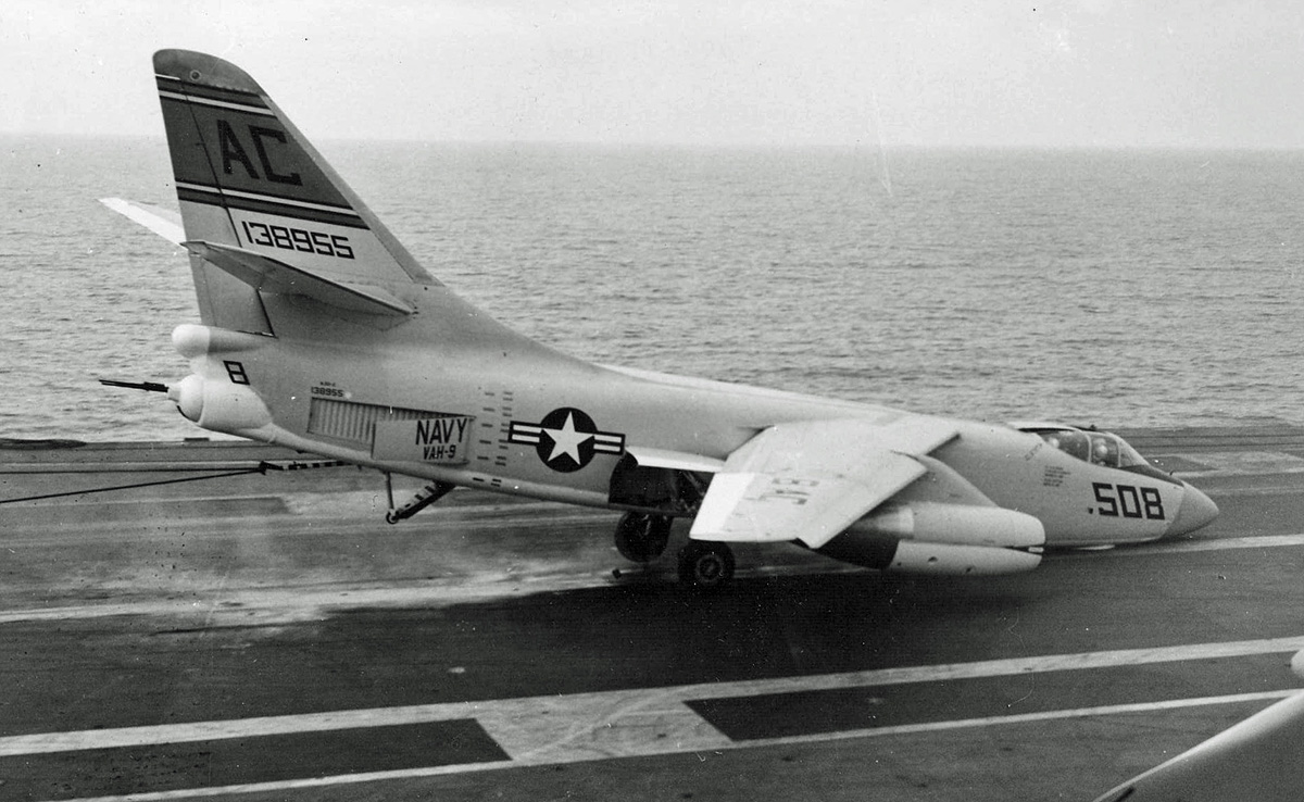 A3D-2_nose_wheel_collapse_USS_Saratoga.jpg